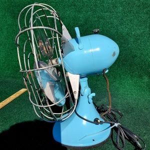 VTG Hunter Fan 14in Oscillating Adj Robins Egg Blue Serial # P507141 Memphis TN